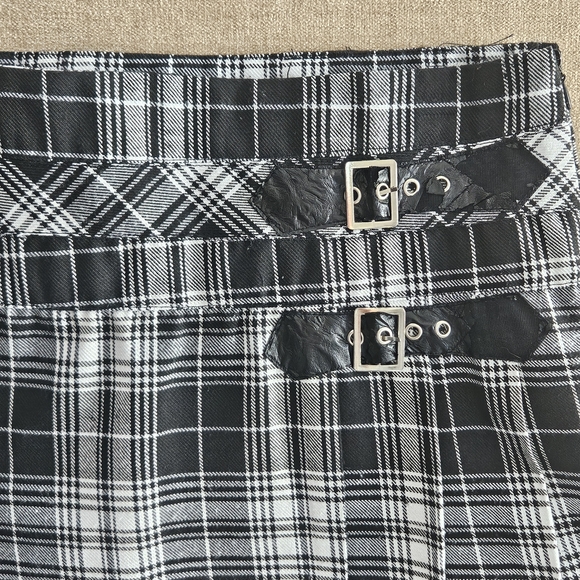 Rue21 Black and White Plaid Mini Skirt - Picture 3 of 7